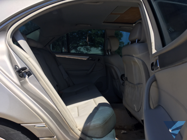 2007 Mercedes interior passenger side